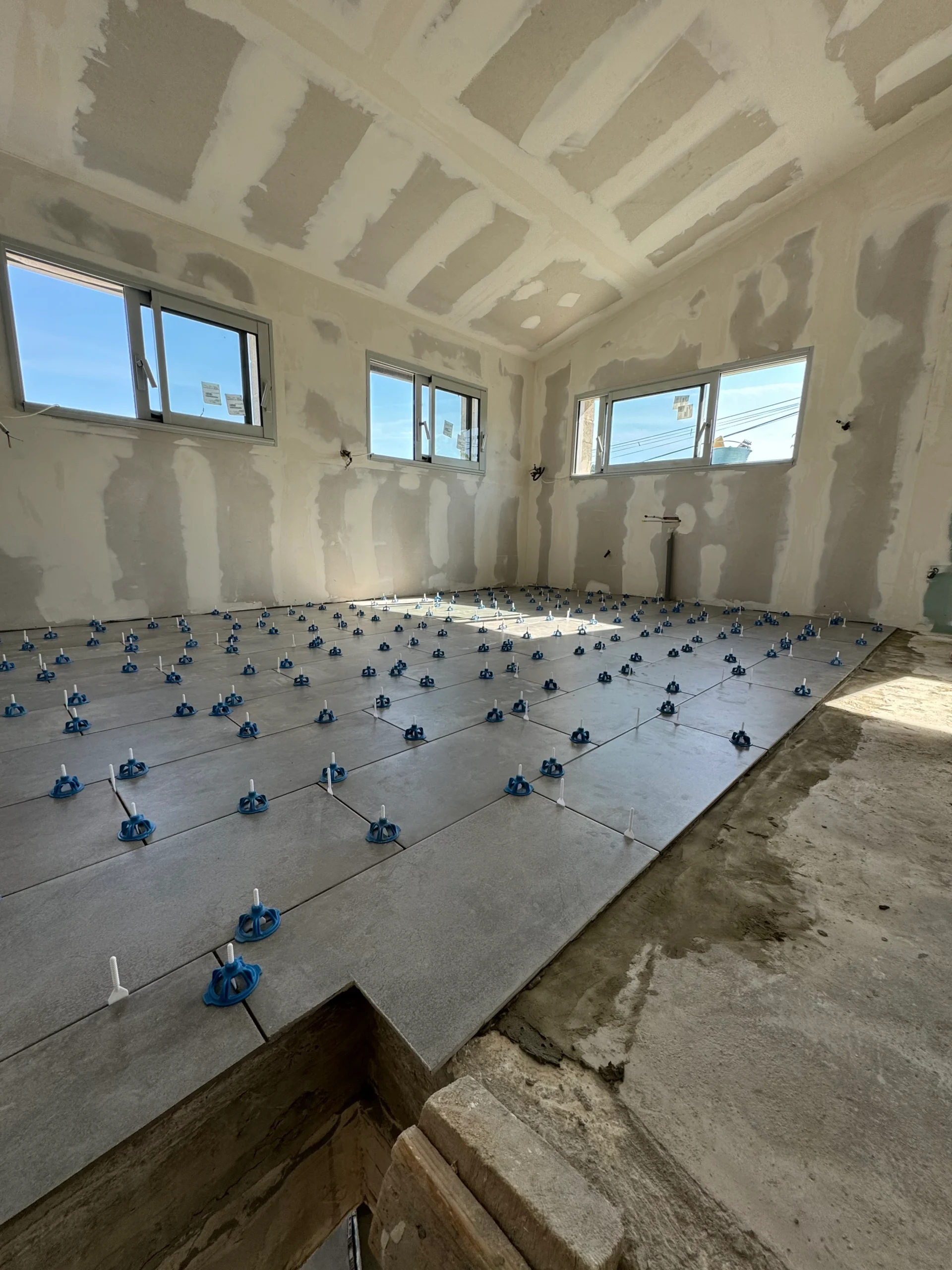 Nivellement et préparation avant carrelage à Saint-Mitre-les-Remparts (13)